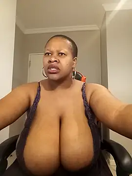 Snapshot of bustylisa1983 chatting on September 2025 05:41:01 AM bustylisa1983 online show from September 2025 05:41:01 AM