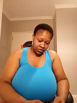 Snapshot of bustylisa1983 chatting on December 2025 04:40:02 AM bustylisa1983 online show from December 2025 04:40:02 AM