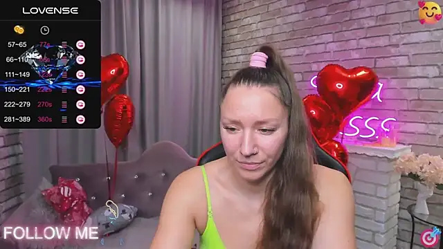 Snapshot of SarahCoksss chatting on February 2025 03:07:02 AM SarahCoksss online show from February 2025 03:07:02 AM