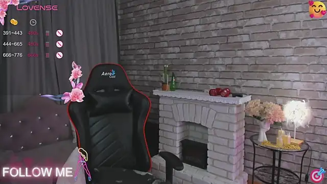 Snapshot of SarahCoksss chatting on October 2025 12:52:01 AM SarahCoksss online show from October 2025 12:52:01 AM