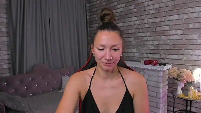 Snapshot of SarahCoksss chatting on October 2025 01:04:02 AM SarahCoksss online show from October 2025 01:04:02 AM