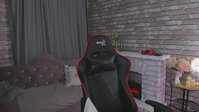 Snapshot of SarahCoksss chatting on October 2025 12:44:02 AM SarahCoksss online show from October 2025 12:44:02 AM