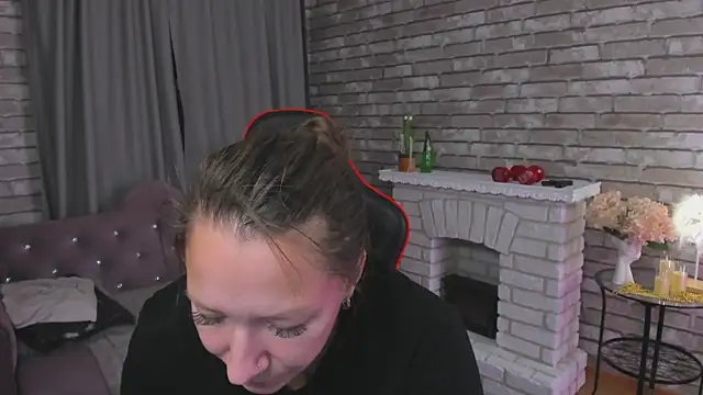 Snapshot of SarahCoksss chatting on October 2025 12:33:02 AM SarahCoksss online show from October 2025 12:33:02 AM