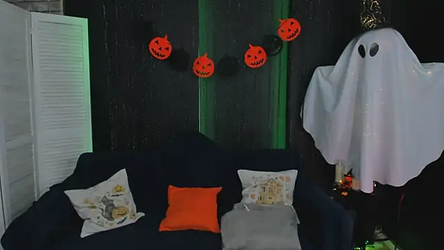 Snapshot of SarahCoksss chatting on October 2025 01:20:02 AM SarahCoksss online show from October 2025 01:20:02 AM