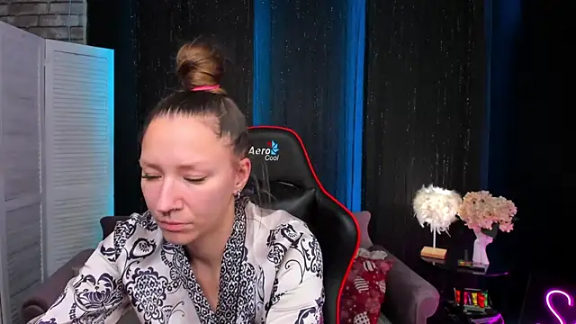 Snapshot of SarahCoksss chatting on December 2025 12:09:02 AM SarahCoksss online show from December 2025 12:09:02 AM