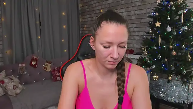 Snapshot of SarahCoksss chatting on December 2025 12:19:02 AM SarahCoksss online show from December 2025 12:19:02 AM