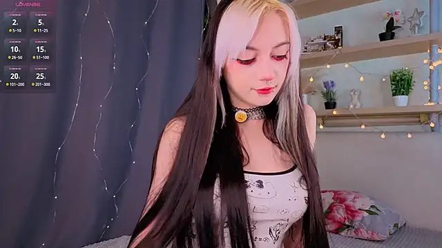 Snapshot of TristaRoht chatting on February 2026 03:34:02 PM TristaRoht online show from February 2026 03:34:02 PM