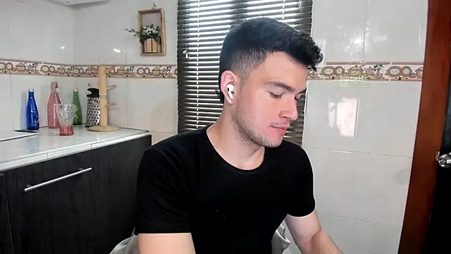 Snapshot of Andy-Vera chatting on December 2025 01:55:02 AM Andy-Vera online show from December 2025 01:55:02 AM