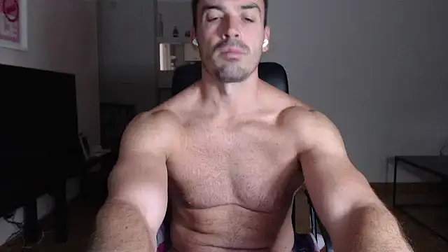 Snapshot of Hammer_Top chatting on September 2025 01:05:02 PM Hammer Top online show from September 2025 01:05:02 PM