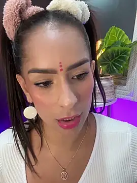 Snapshot of Mau_White chatting on January 2025 04:36:02 AM Mau White online show from January 2025 04:36:02 AM