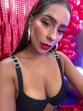 Snapshot of Mau_White chatting on February 2025 05:41:02 PM Mau White online show from February 2025 05:41:02 PM