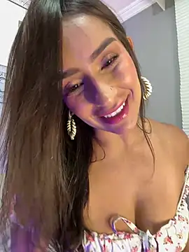 Snapshot of Mau_White chatting on February 2025 09:31:01 PM Mau White online show from February 2025 09:31:01 PM