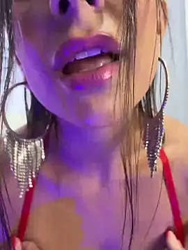 Snapshot of Mau_White chatting on March 2025 12:38:01 AM Mau White online show from March 2025 12:38:01 AM