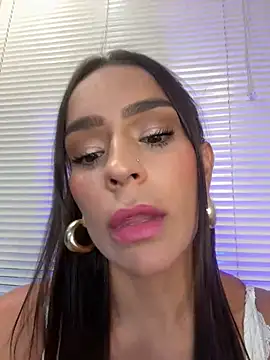 Snapshot of Mau_White chatting on March 2025 12:42:01 AM Mau White online show from March 2025 12:42:01 AM