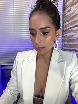 Snapshot of Mau_White chatting on March 2025 01:43:01 AM Mau White online show from March 2025 01:43:01 AM