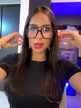 Snapshot of Mau_White chatting on September 2025 12:32:01 AM Mau White online show from September 2025 12:32:01 AM