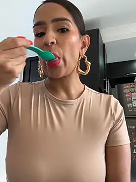 Snapshot of Mau_White chatting on September 2025 09:25:02 PM Mau White online show from September 2025 09:25:02 PM