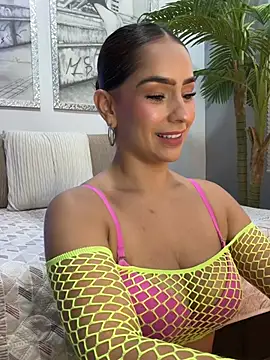 Snapshot of Mau_White chatting on February 2026 07:07:01 PM Mau White online show from February 2026 07:07:01 PM