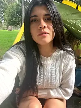 ambar-adaams online show from May 2026 09:33:01 PM