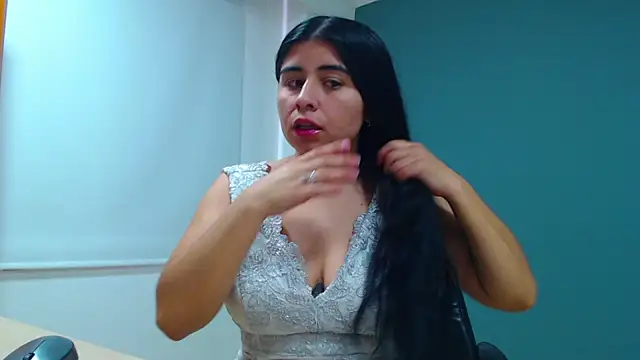 danna- roouss online show from September 2025 04:32:02 PM