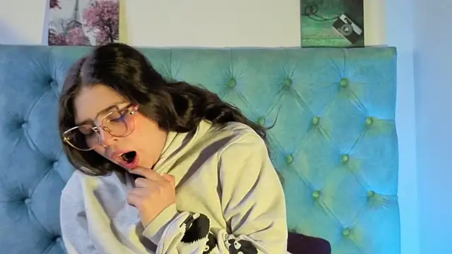 Paola Lyon  online show from September 2025 12:21:01 PM