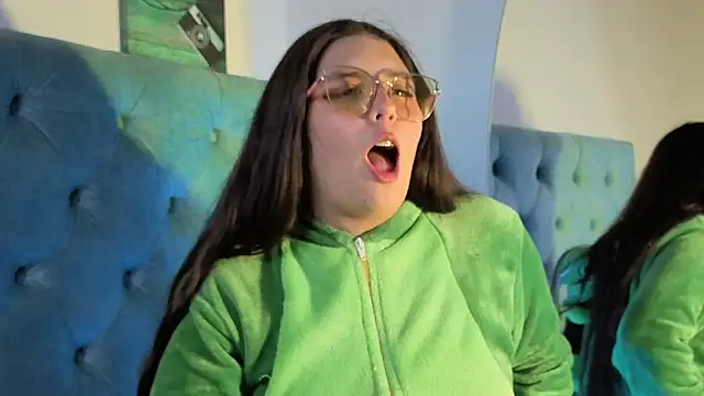 Paola Lyon  online show from October 2025 07:28:01 AM