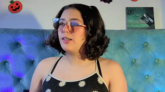 Paola Lyon  online show from November 2025 06:08:02 PM