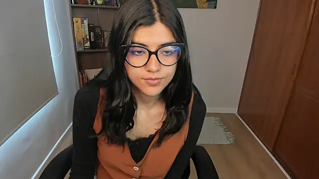 Snapshot of valerie__skyy chatting on December 2025 02:11:01 PM valerie skyy online show from December 2025 02:11:01 PM