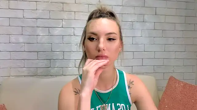 MiaMinx online show from February 2025 04:37:02 AM