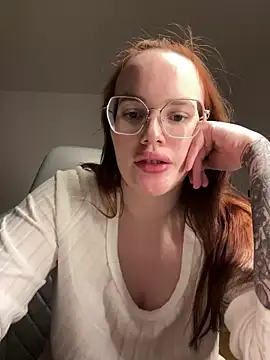 Snapshot of Mona-Peaches chatting on December 2024 04:54:01 PM Mona-Peaches online show from December 2024 04:54:01 PM