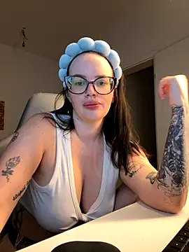 Snapshot of Mona-Peaches chatting on September 2025 07:45:02 AM Mona-Peaches online show from September 2025 07:45:02 AM