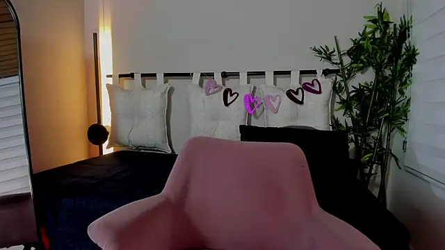 Snapshot of pamela_anderson_ chatting on February 2025 04:04:01 AM pamela anderson online show from February 2025 04:04:01 AM