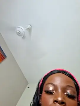 Snapshot of Kamdollie chatting on November 2025 06:45:02 AM Kamdollie online show from November 2025 06:45:02 AM