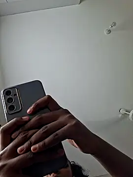 Snapshot of Kamdollie chatting on January 2026 06:07:02 AM Kamdollie online show from January 2026 06:07:02 AM