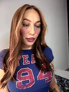 Snapshot of MichelleFerry_ chatting on December 2024 04:20:02 AM MichelleFerry online show from December 2024 04:20:02 AM
