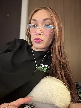 Snapshot of MichelleFerry_ chatting on February 2025 07:47:02 AM MichelleFerry online show from February 2025 07:47:02 AM