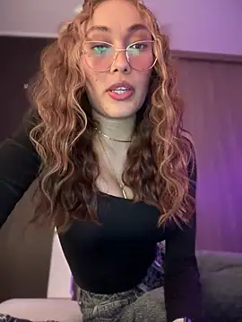 Snapshot of MichelleFerry_ chatting on March 2025 01:42:02 AM MichelleFerry online show from March 2025 01:42:02 AM