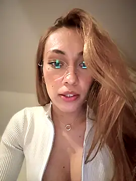 Snapshot of MichelleFerry_ chatting on September 2025 02:22:02 AM MichelleFerry online show from September 2025 02:22:02 AM
