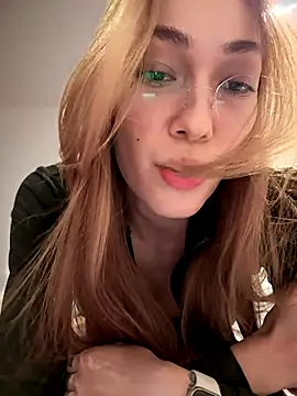 Snapshot of MichelleFerry_ chatting on October 2025 01:44:02 AM MichelleFerry online show from October 2025 01:44:02 AM