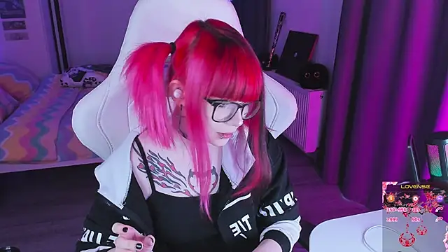 Snapshot of Yumi_Youkai chatting on November 2025 10:48:02 AM Yumi Youkai online show from November 2025 10:48:02 AM