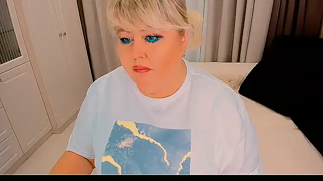 Snapshot of BIGTITSBBW chatting on September 2025 06:33:02 PM BIGTITSBBW online show from September 2025 06:33:02 PM