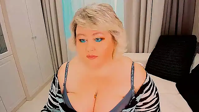 Snapshot of BIGTITSBBW chatting on October 2025 12:26:01 PM BIGTITSBBW online show from October 2025 12:26:01 PM