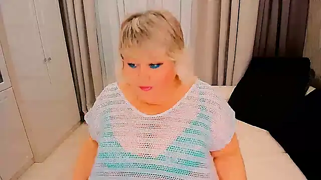 Snapshot of BIGTITSBBW chatting on October 2025 06:41:02 PM BIGTITSBBW online show from October 2025 06:41:02 PM