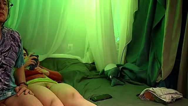 Snapshot of Claudia_and_elon_ chatting on September 2025 12:16:01 AM Claudia and elon online show from September 2025 12:16:01 AM