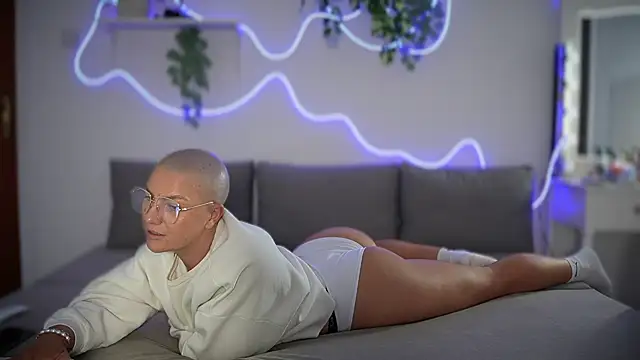 Snapshot of PaulinaSchubert1 chatting on December 2024 03:25:02 PM PaulinaSchubert1 online show from December 2024 03:25:02 PM