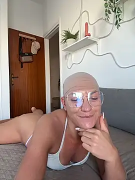 Snapshot of PaulinaSchubert1 chatting on October 2025 01:21:02 PM PaulinaSchubert1 online show from October 2025 01:21:02 PM