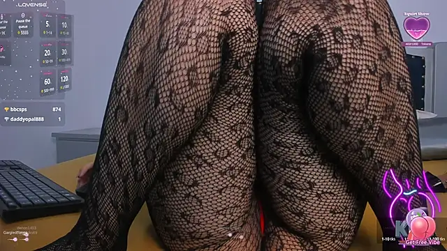 Snapshot of Perverse_Kim chatting on December 2024 05:58:01 AM Perverse Kim online show from December 2024 05:58:01 AM