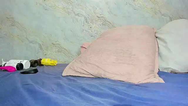 jones maddy  online show from January 2025 03:01:01 PM