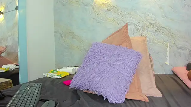 jones maddy  online show from February 2025 12:03:02 PM