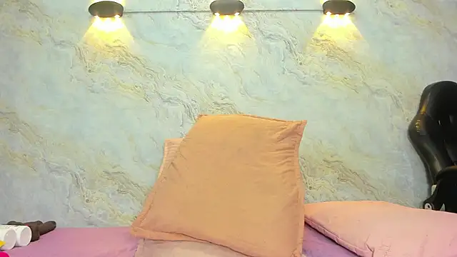 jones maddy  online show from March 2025 12:01:02 PM